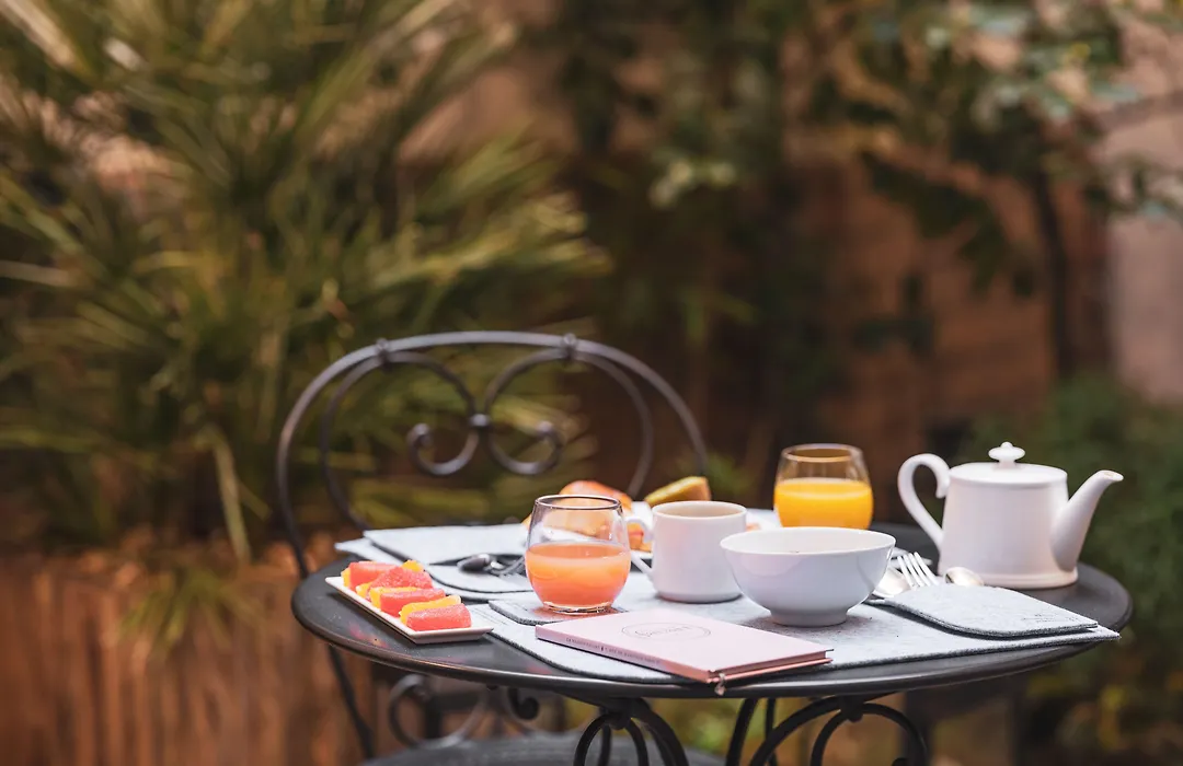 Hotel Le petit Paris-1